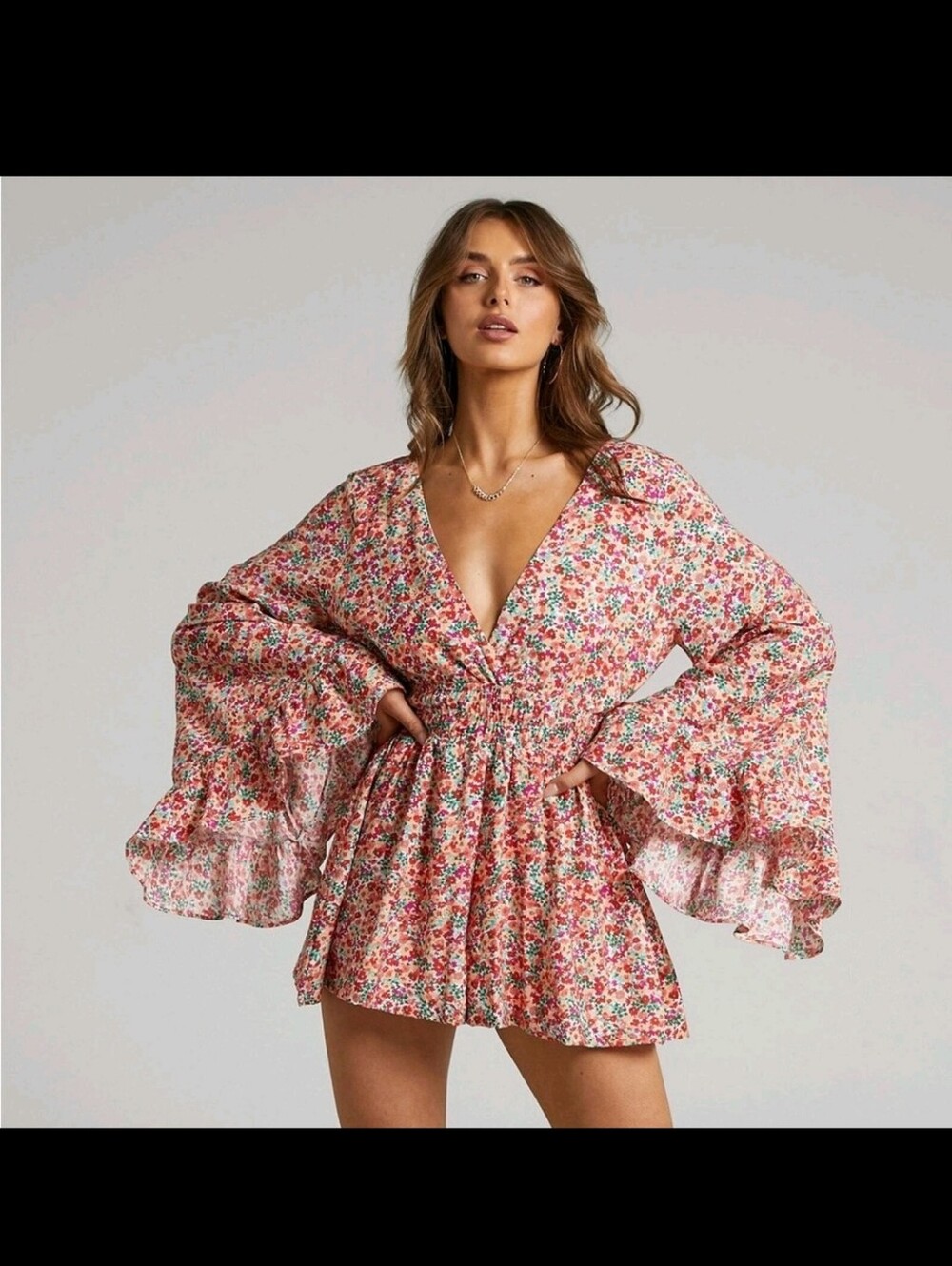 Vici Mila Bell Sleeve Floral V-Neck Romper Size Small NWT Colorful Multicolor